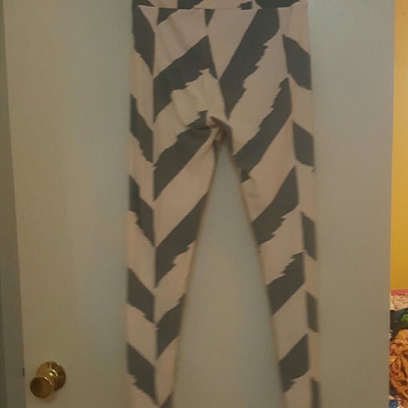 LulaRoe Leggings - Picture 3 of 3
